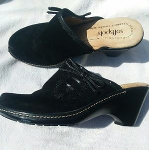 SOFTSPOTS BLACK LEATHER SLIP ON MULE 6M